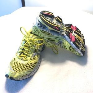 Mizuno Wave Creation 13